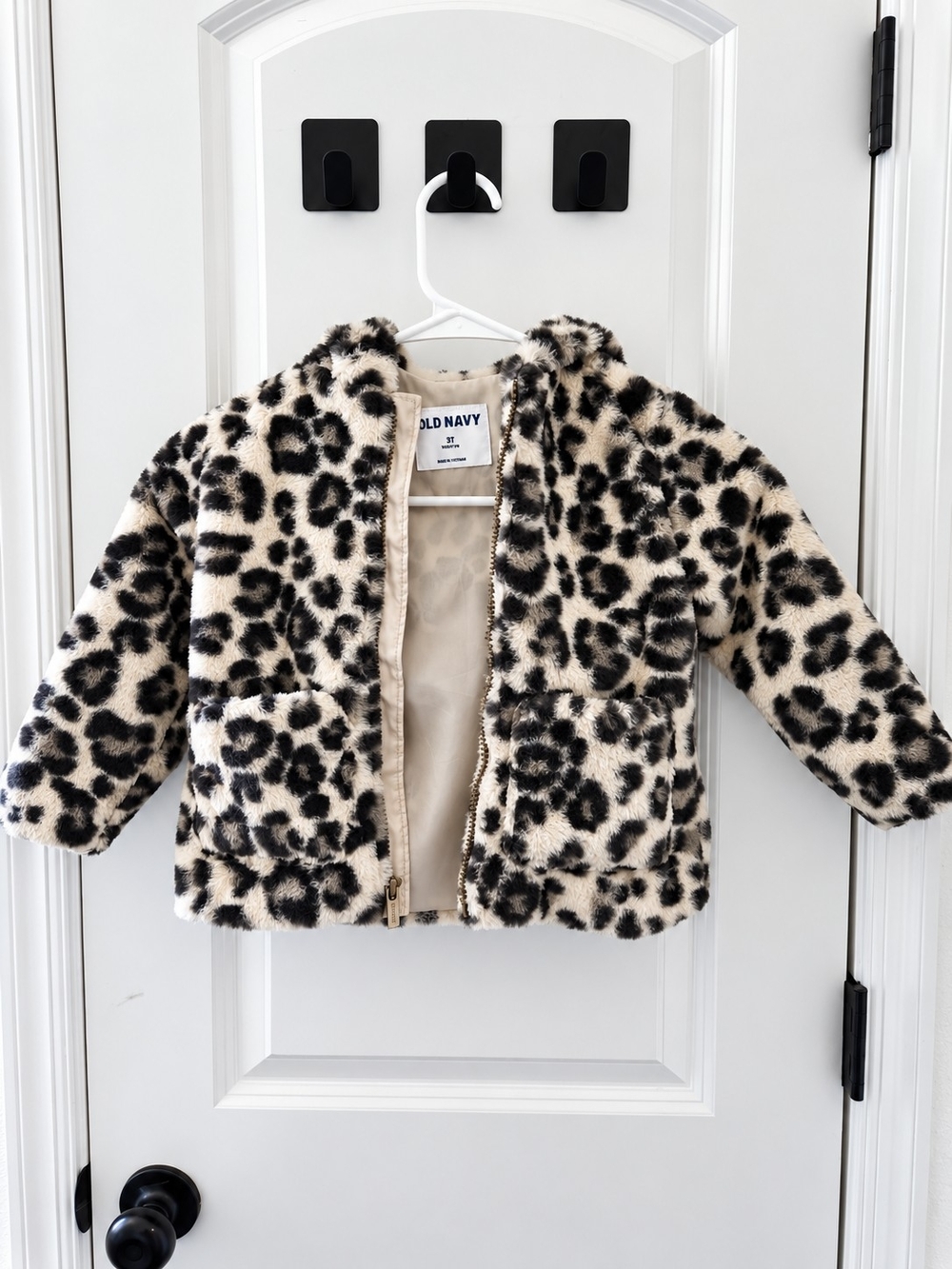 Old Navy Girls 3T Leopard Print Faux Fur Hooded Jacket Full Zip Coat.